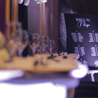 Cartel Busca tu Mesa Acrílico - Pintado a Manos